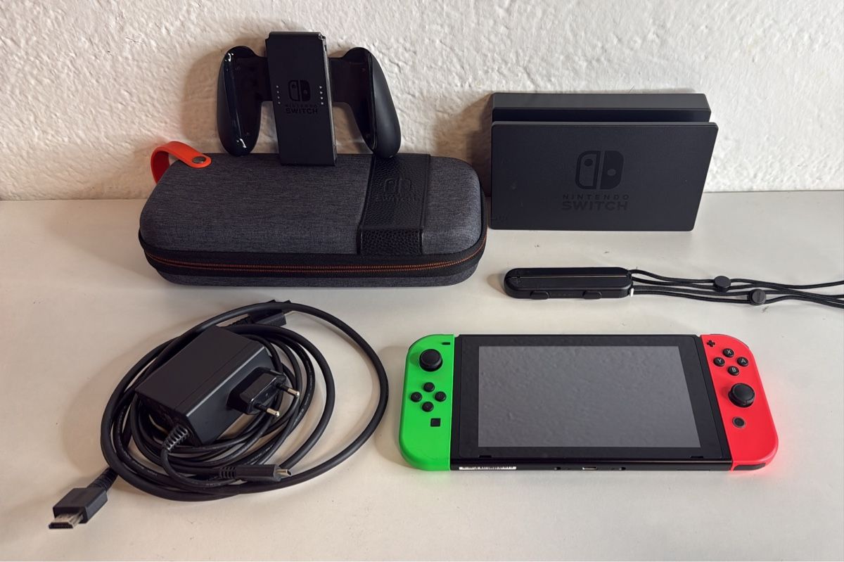 Nintendo Konsolen: Nintendo Switch Console - with everything u need! 🎮 – Gebraucht aus Ehrendingen von bubulence 1
