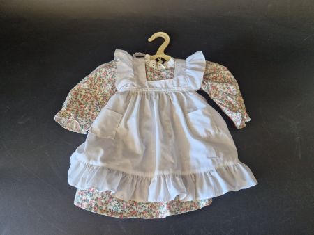 Babykleid mit Blumenmotiv