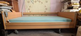 Lit médicalisé électrique avec matelas médical et potence