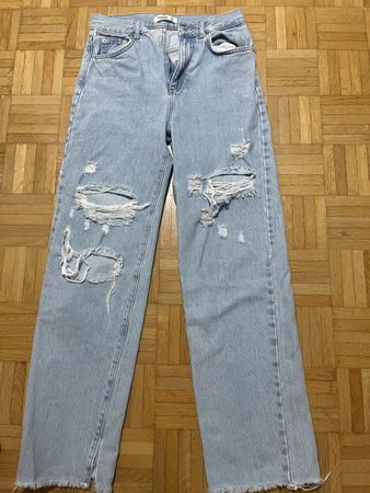 Jeans Pull&Bear hellblau mit Rissen Grösse 36 