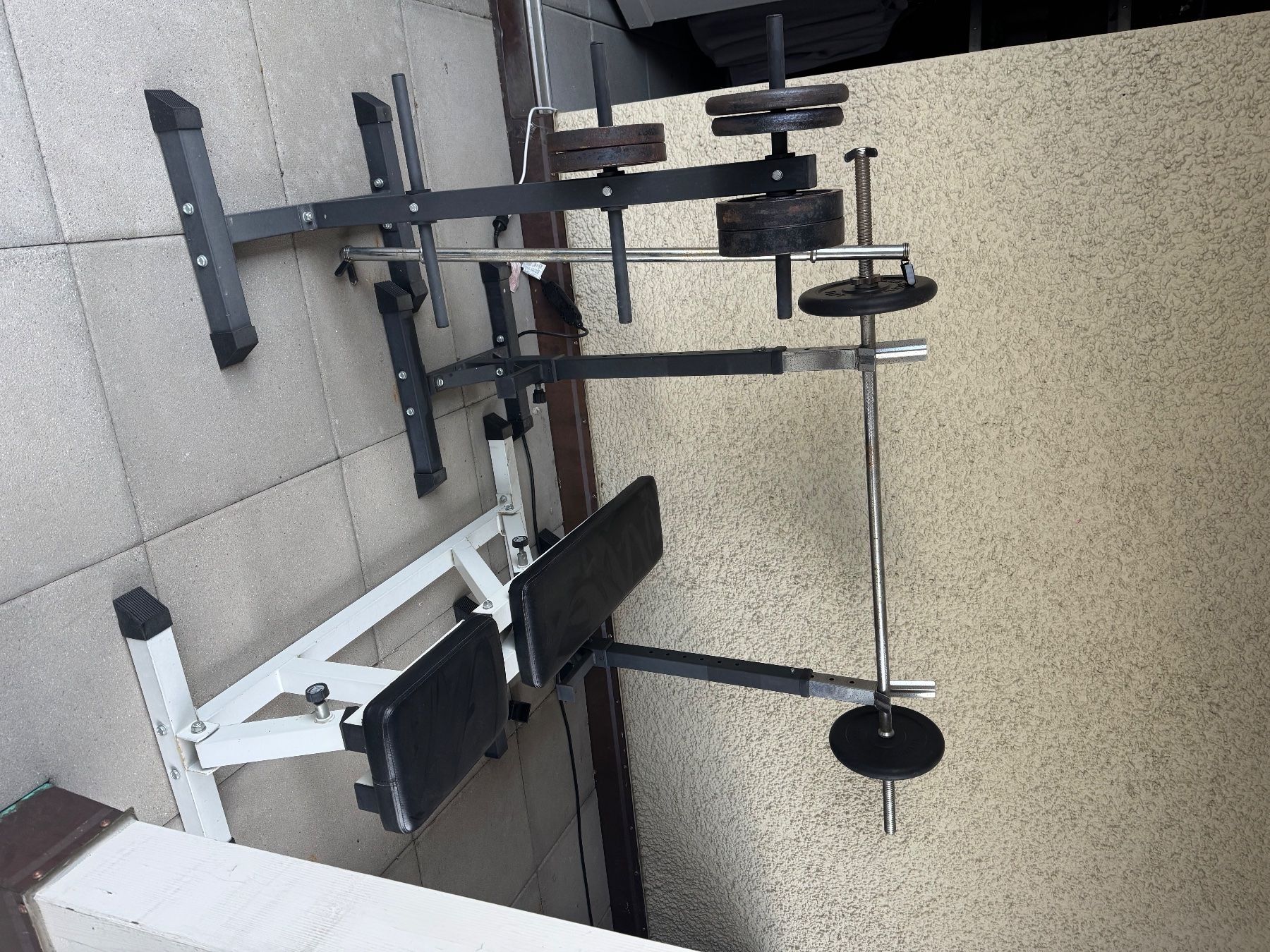 Hometrainer: Hantelbank mit Gewichtsscheiben – Usato da Dübendorf venduto da lui_568c