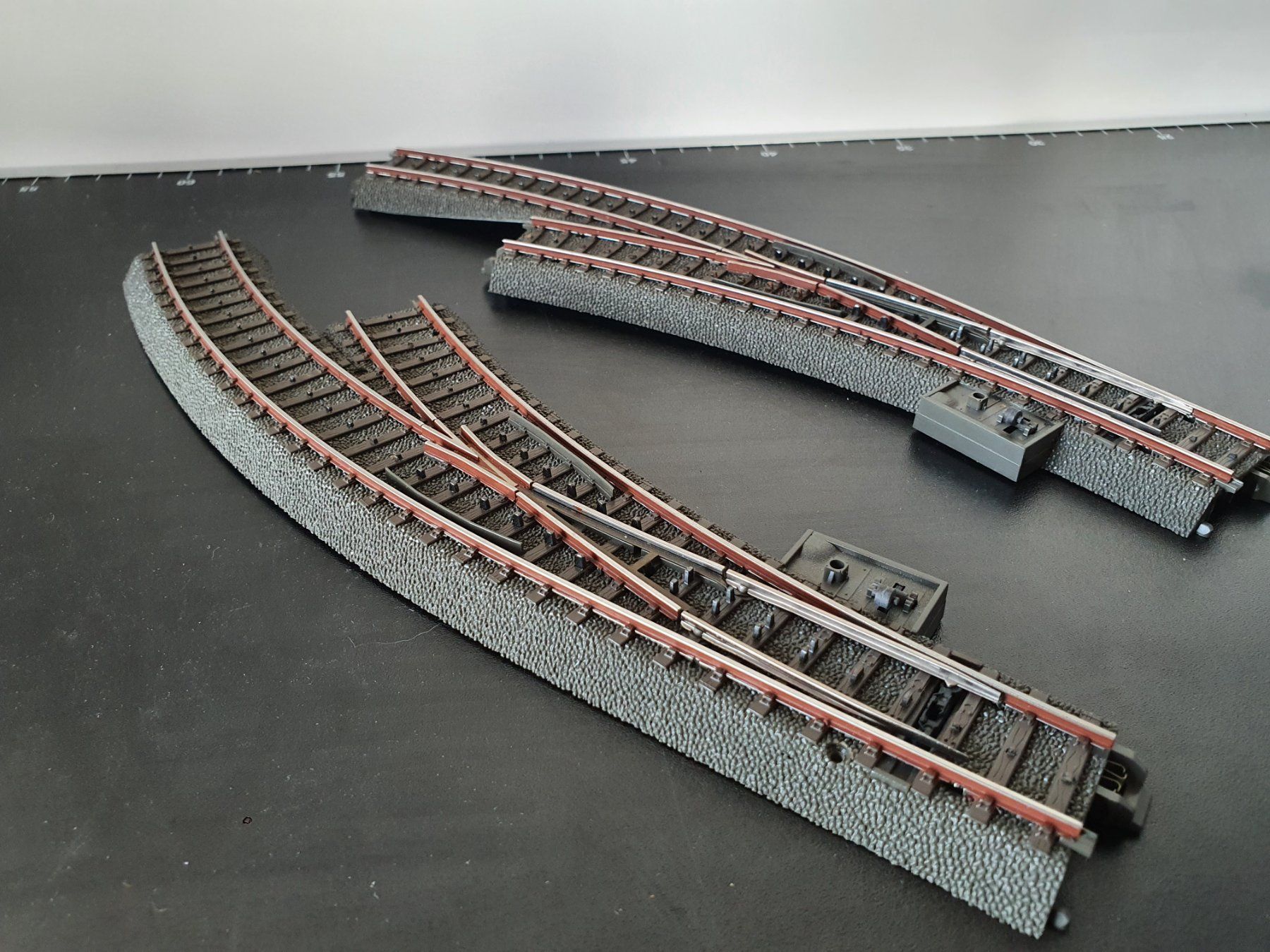 Märklin Modellini di ferrovie: MÄRKLIN: C-GLEIS BOGENWEICHENPAAR OHNE ANTRIEB – Usato da Biglen venduto da taunus82