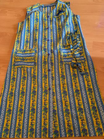 Jolie robe tablier neuve t. 46 provençale