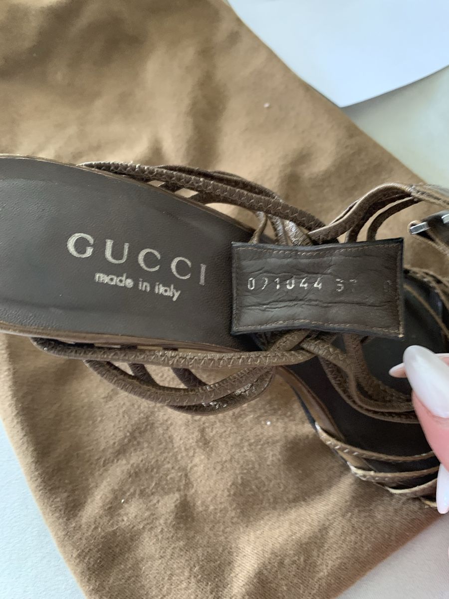 Gucci Chaussures femmes: Gucci Sandalen – D'occasion à Bergdietikon par zor_856j 5