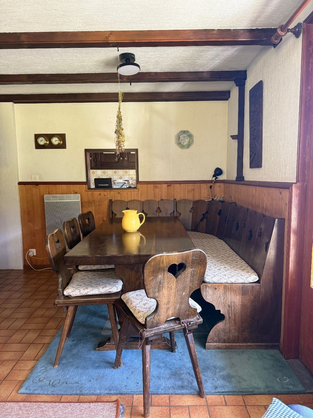 Set di tavolo e panche: Ensemble table, chaises et banc d'angle en bois massif – Usato da Les Marécottes venduto da Tom.fox 1