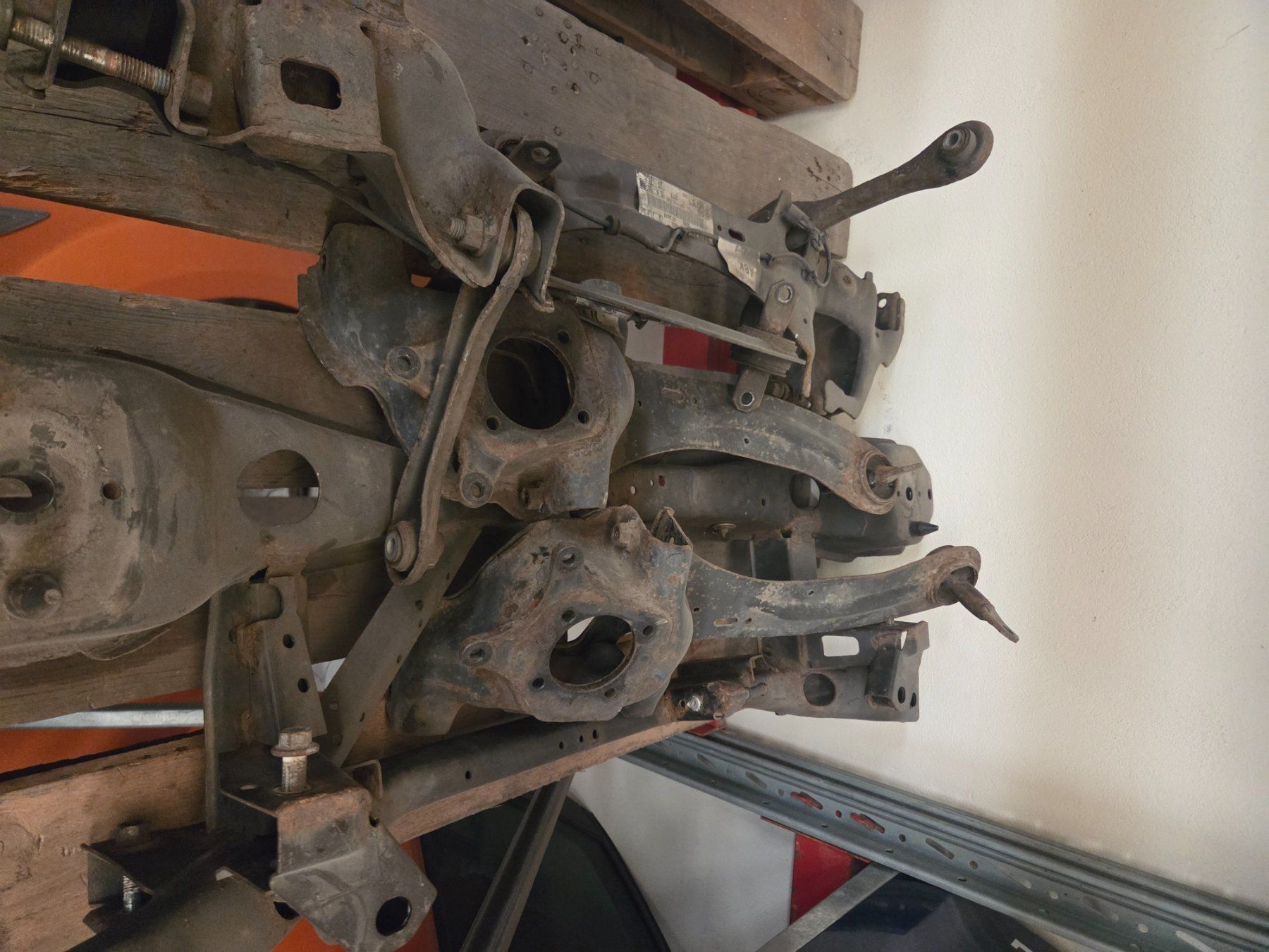 Ford Tutti pezzi di ricambio auto: Ford Focus Achsteile – Usato da Kriessern venduto da tracktool2521