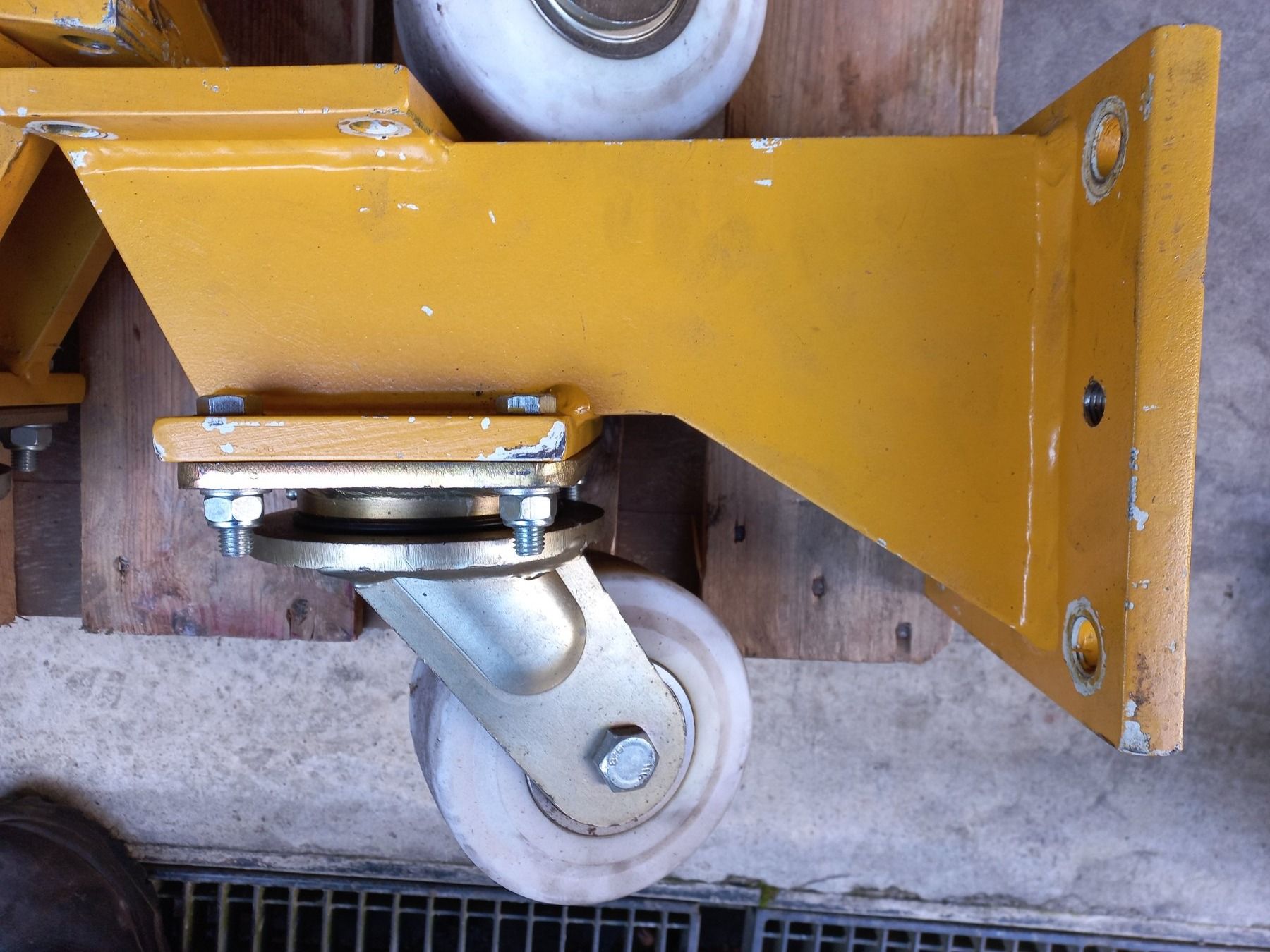 Sonstiges zum Lager & Transport: 4 Stk. SUPERSTARKE Schwerlast - Lenkrollen Schwerlastrollen – Gebraucht aus Dulliken von classiclerchdulliken 4