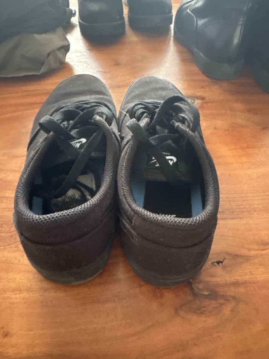 Nike Damenschuhe: Sneaker Gr.38.5 Nike – Gebraucht aus Sissach von fre_m8fn 3