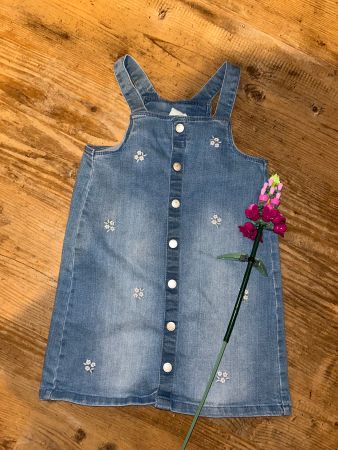 Jeanskleid mit Blumenstickereien 98/104 C&A