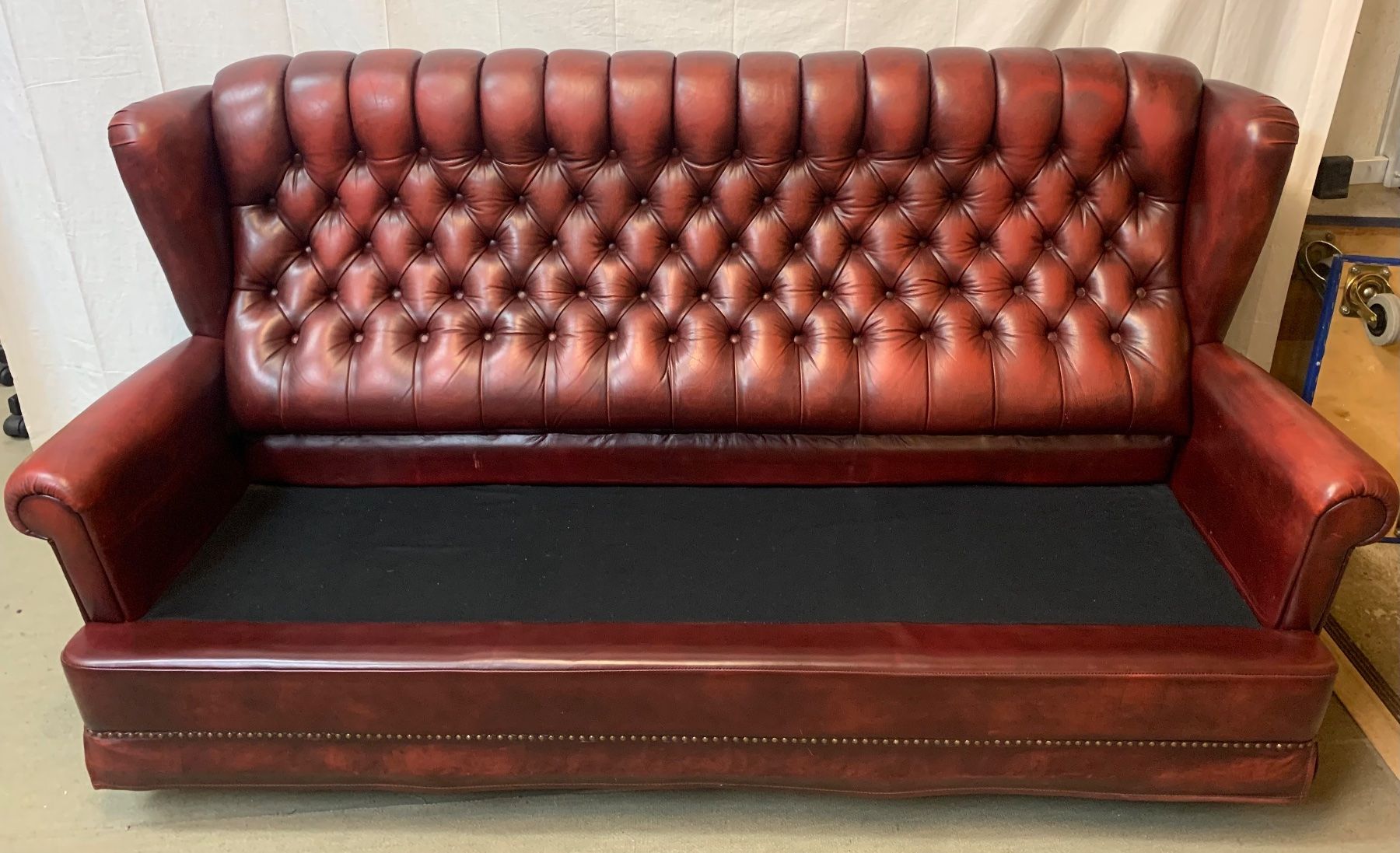 Divani: 3er Sofa mit Höcker, Echtleder, Chesterfield Style! – Usato da Brunnen venduto da Allerwaren 9