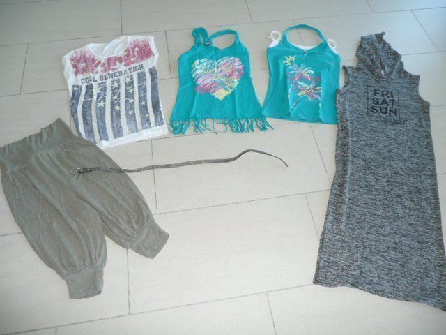 Lotti & Set di vestiti: Kleiderpaket für Mädchen – Usato da Zug venduto da falama