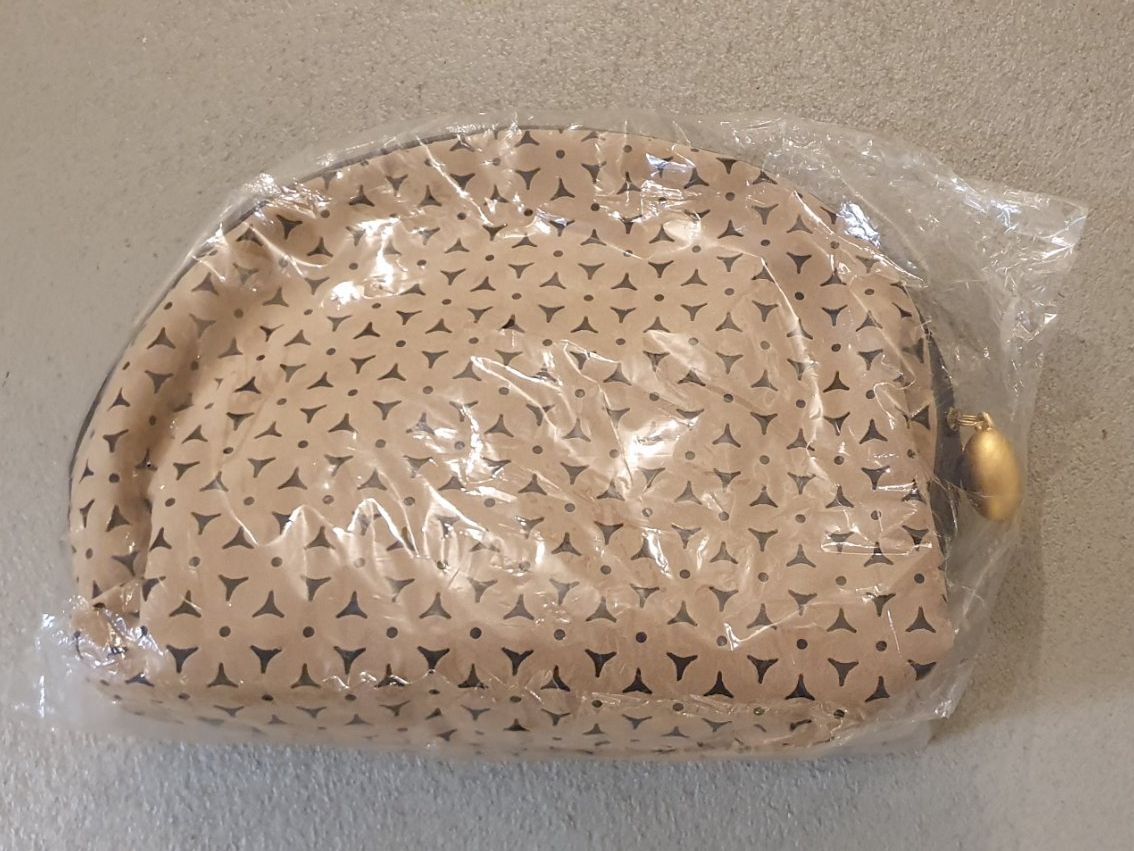 Custodie per cosmetici: Necessaire – Usato da Winterthur venduto da Epi52