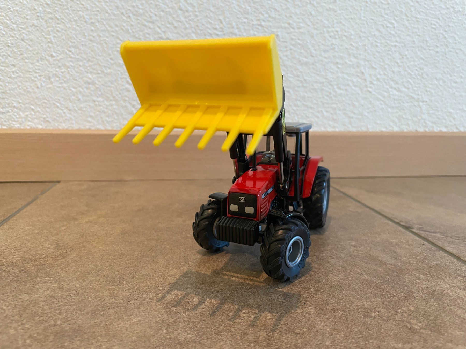 Massey Ferguson Trattori: SIKU Massey Ferguson 4270 mit Stoll Frontlader – Nuovo e nell'imballaggio originale da Kreuzlingen venduto da Stefan1150 1