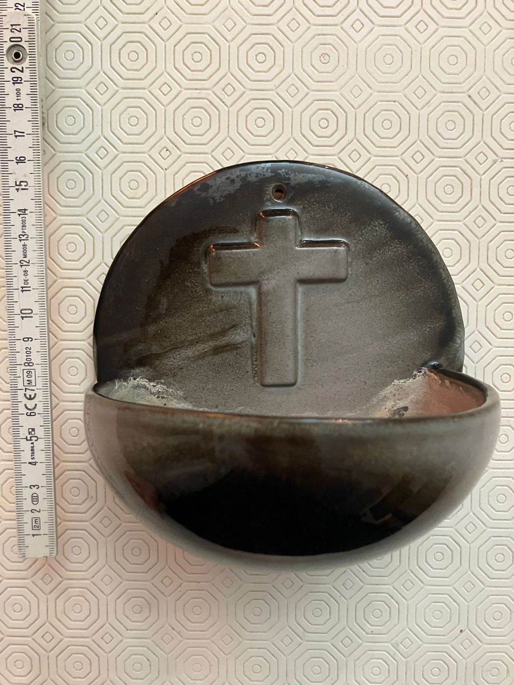 Tutte le decorazioni: Acquasantiera da appendere in ceramica smaltata – Usato da Melano venduto da H-Sara