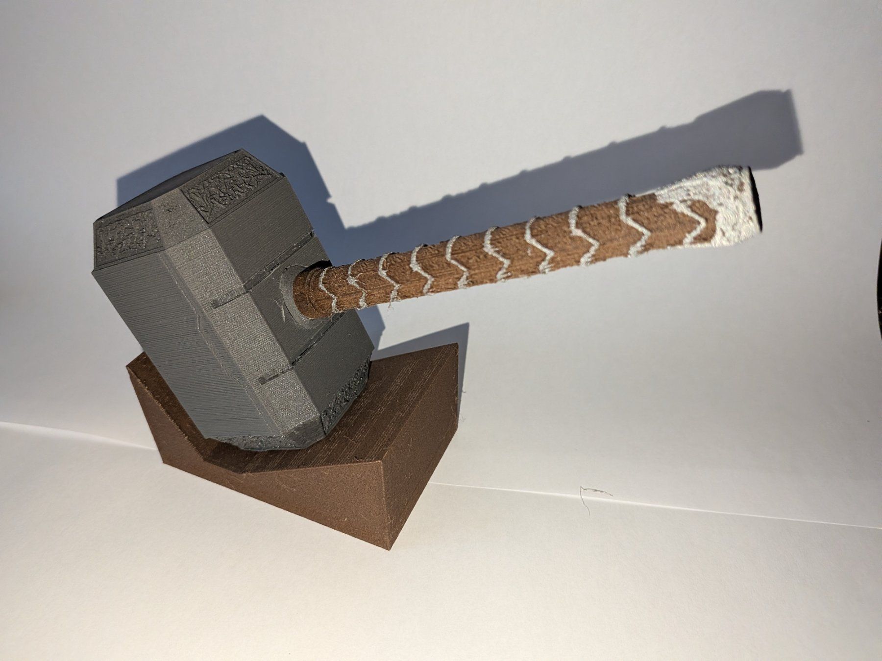 Tutte le decorazioni: Marteau de Thor imprimé en 3D avec son support – Nuovo (secondo la descrizione) da Yvonand venduto da Li_poch