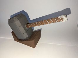 Marteau de Thor imprimé en 3D avec son support