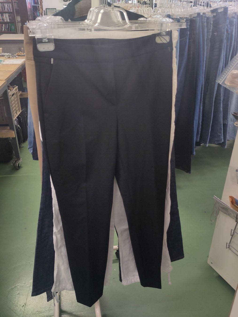 Comma Pantaloni: Comma, Anzugshose schwarz Grösse 34 – Nuovo (secondo la descrizione) da Pratteln venduto da Cartonsducoeur_bl