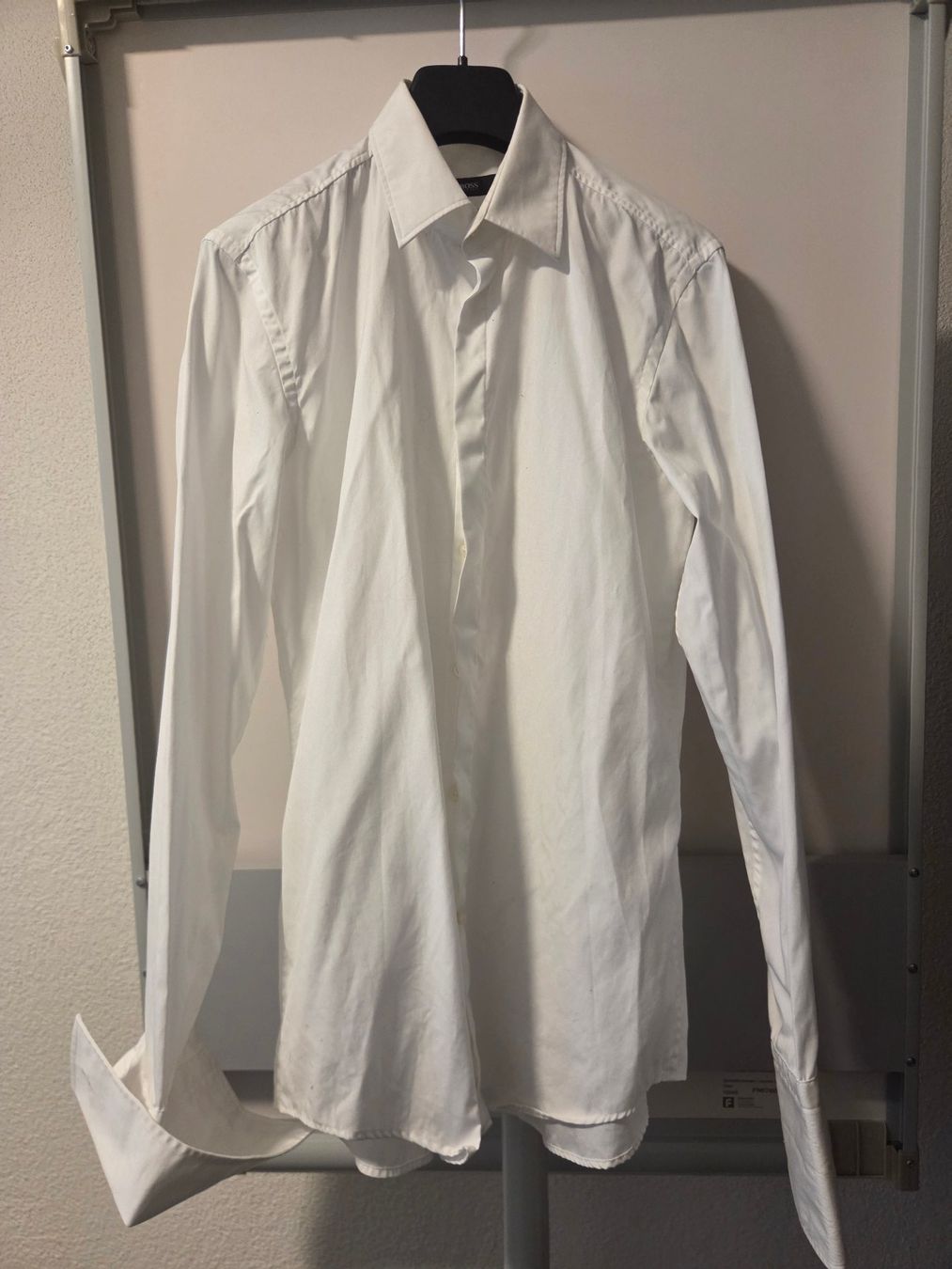 Hugo Boss Hemden: Boss Machnettenhemd weiss Gr 39 – Gebraucht aus Bülach von Kinotsu