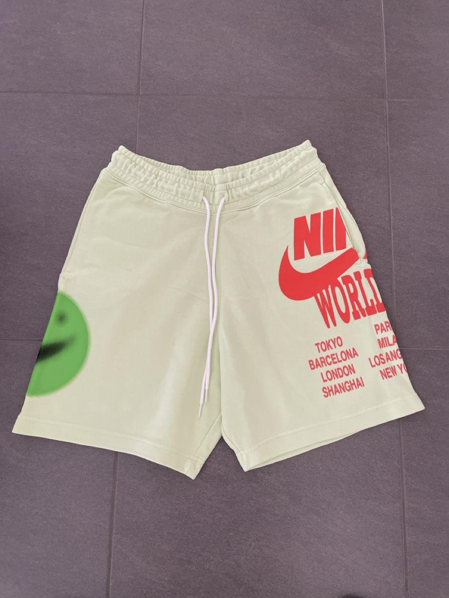 Nike Pantaloni: Nike short – Usato da Collombey venduto da amina36