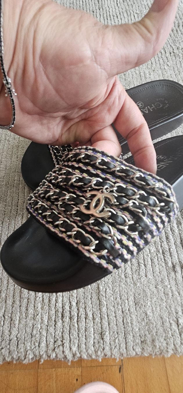 Chanel Damenschuhe: Chanel Slides/Pantoletten, Grösse 36, Schwarz – Gebraucht aus Riedikon von Winter21. 2