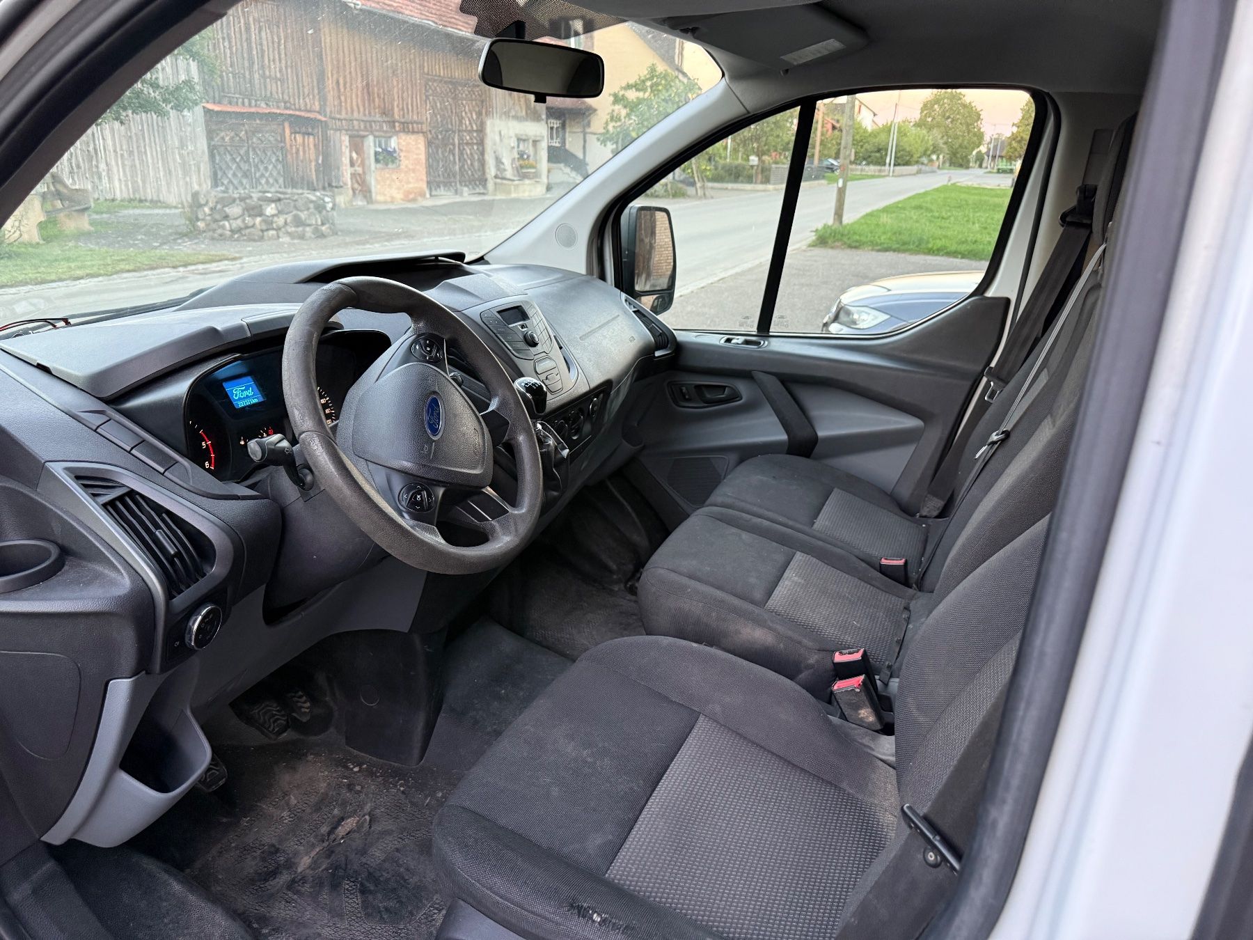 Ford Veicoli commerciali: Ford Transit Custom 2.2 Diesel lange Version – Usato da Egnach venduto da Nati97 4
