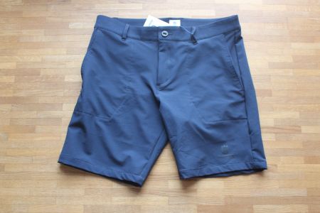 Husqvarna Accelerate Shorts XL NEU