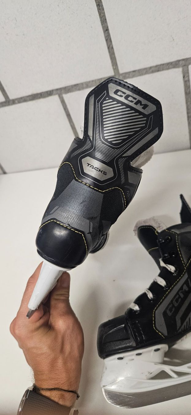Ccm Pattini da ghiaccio: CCM Tacks Schlittschuhe Kinder Grösse 31 – Usato da Gümligen venduto da JLH14 4
