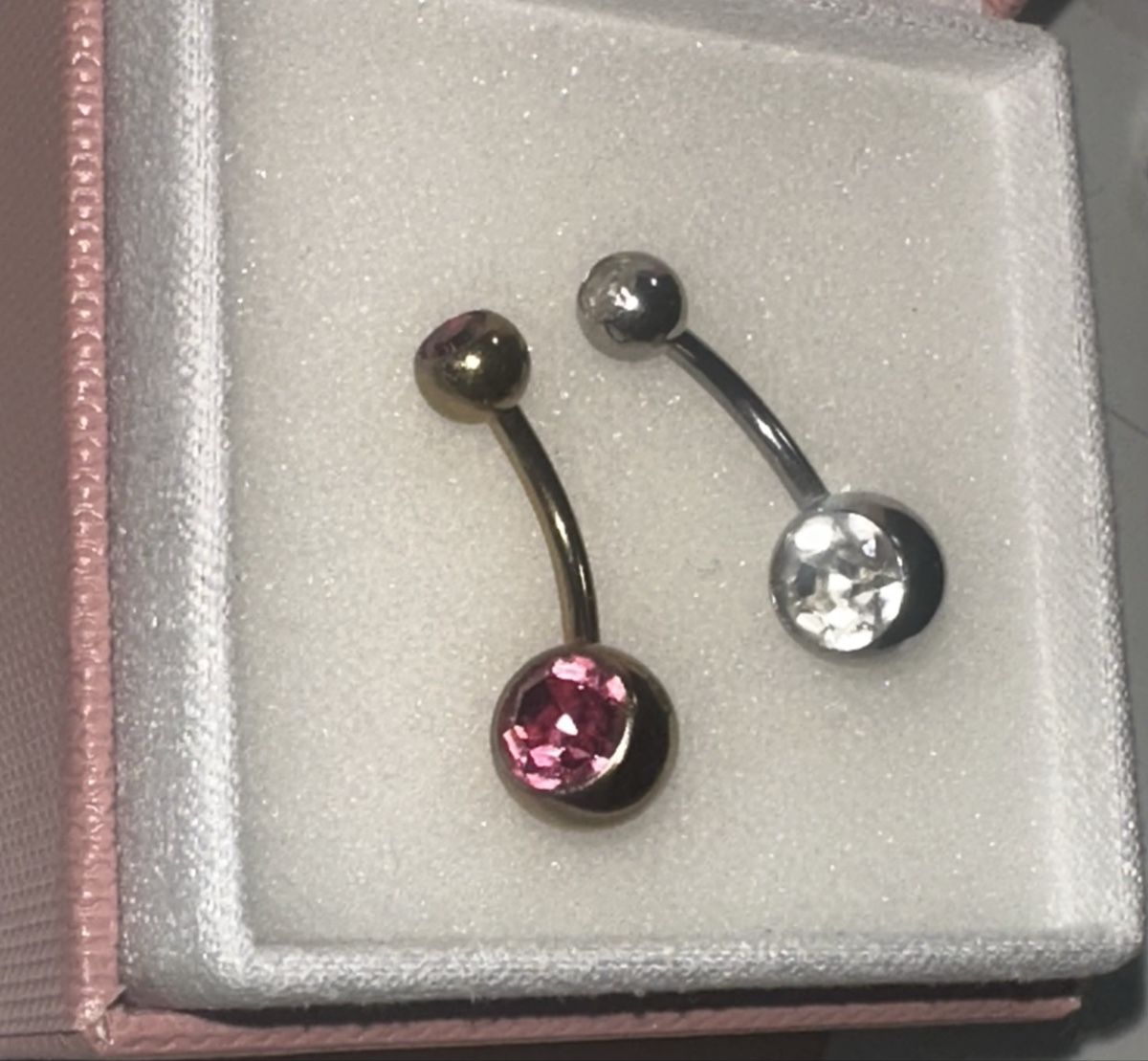 Piercingschmuck: Bauchnabelpiercing mit Schmucksteinen 2 Stk  – Gebraucht aus Baar von leo_h878
