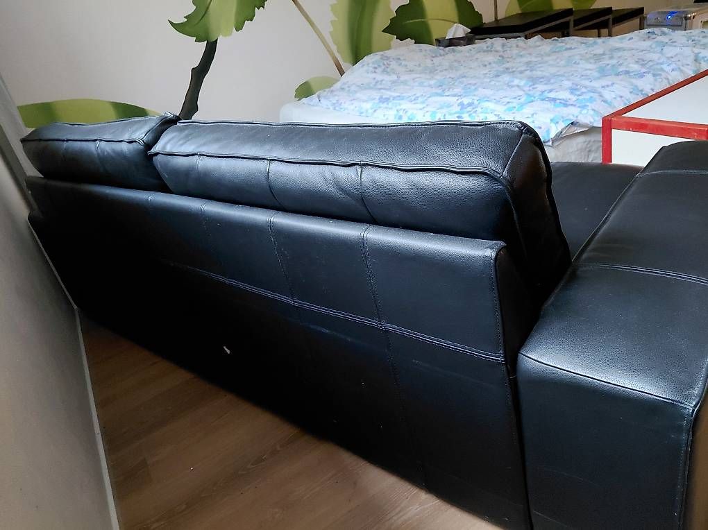 Ikea Divani: Ikea Ledersofa und Hocker/ Fussablage – Usato da Binningen venduto da eli_rcf2 3