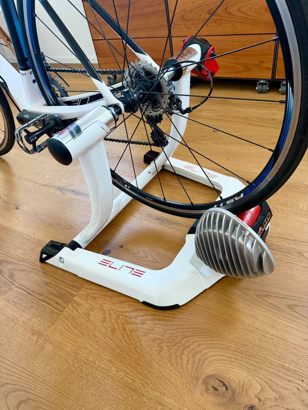 Vélos d'appartement: Rollentrainer Elite Qubo Fluid – D'occasion à Rafz par C-Cat 1