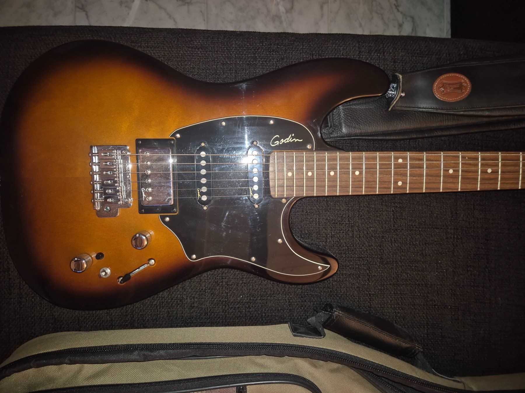 Godin Musikinstrumente: Godin Session Plus Vintage e Burst HG RN – Gebraucht aus Pfäffikon SZ von phi_rq7h 1