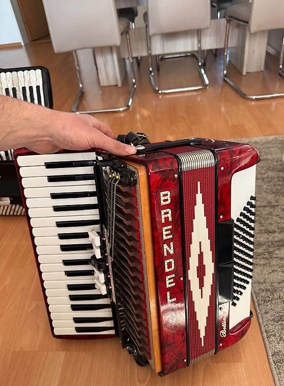 Strumenti musicali: Akkordeon rot – Usato da Döttingen venduto da nin_8qfr 2