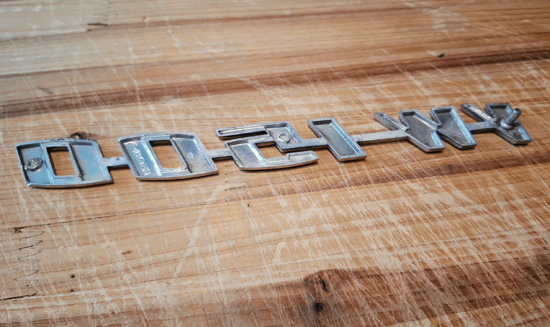 VW Alle Autoersatzteile: VW Käfer ,,1500" Emblem – Defekt aus Triesen von BLACKSHEEP75 2