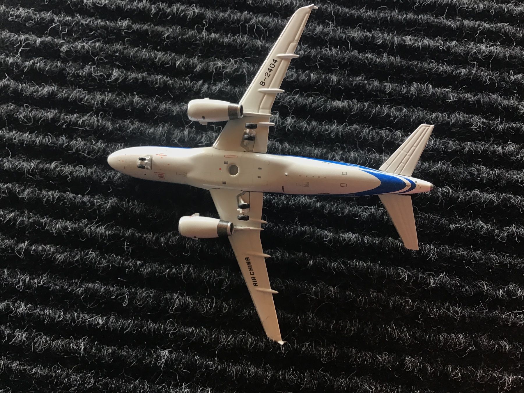 Airbus Kit di modellismo & Modellini statici: AIRBUS A319 AIR CHINA 1:400 – Usato da Männedorf venduto da Spezial-Modelle 4