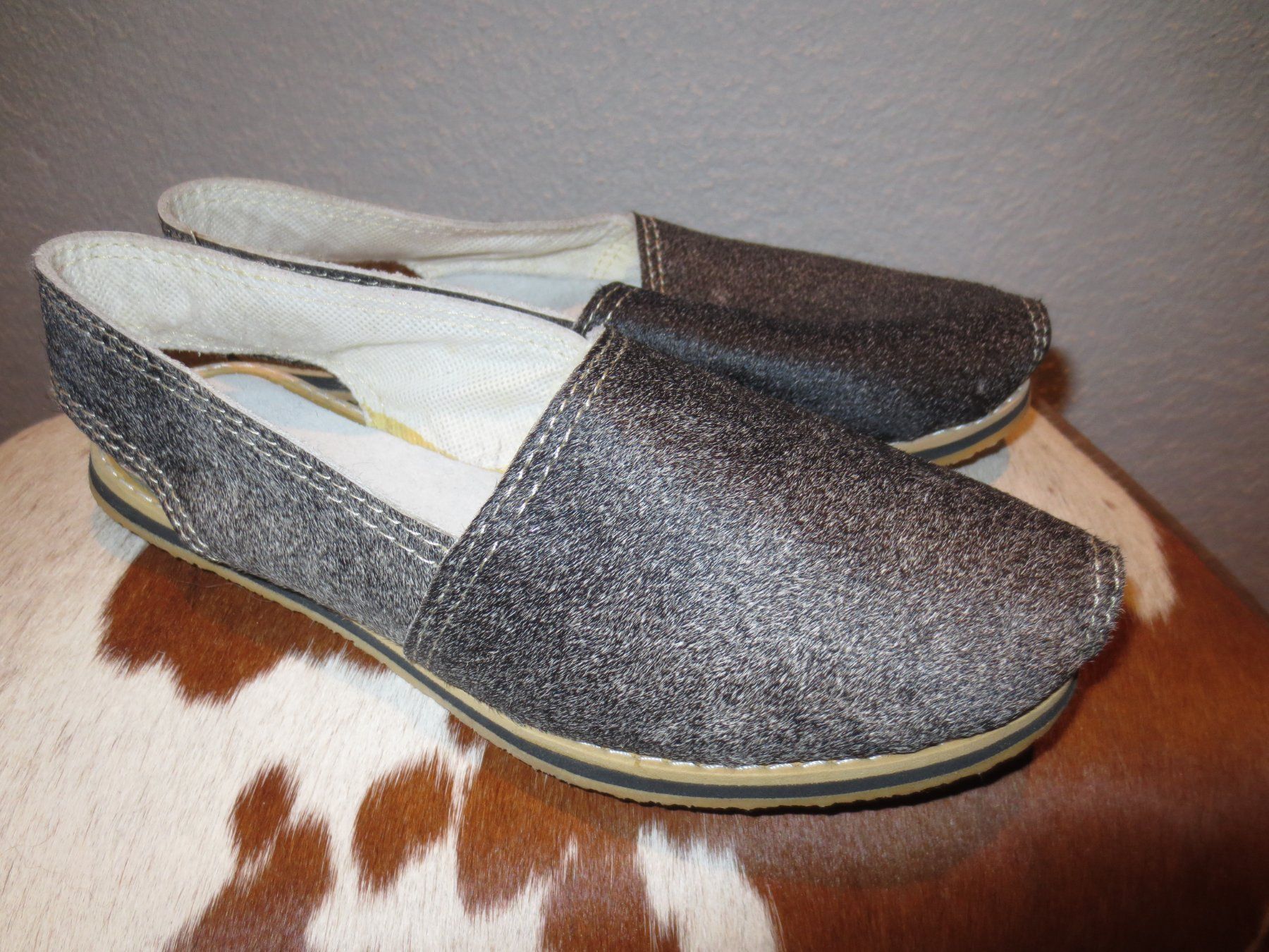 Scarpe da donna: Sandalette mit Echtfell Gr. 37 Neu – Usato da Männedorf venduto da Livingston