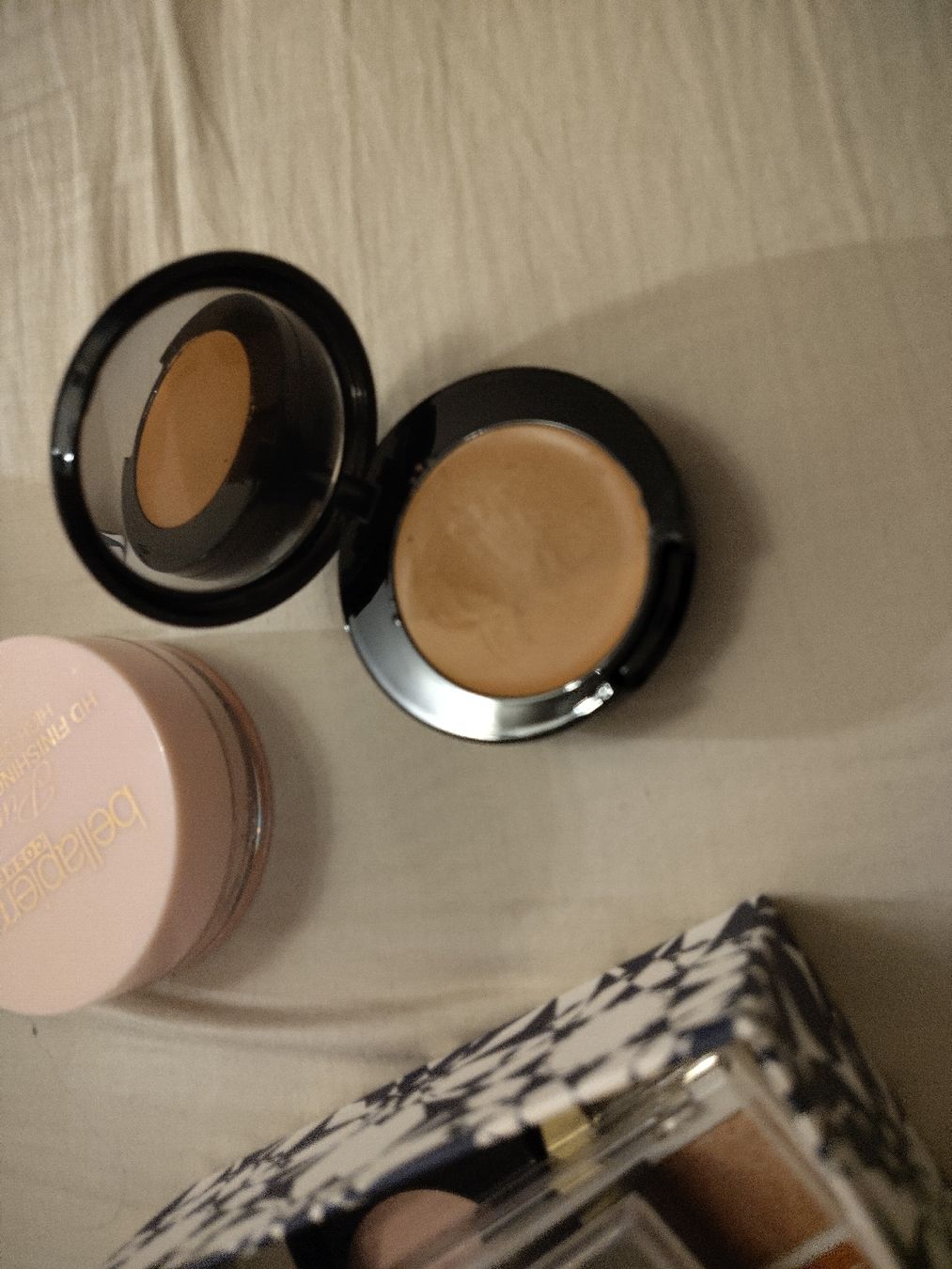 Make-up: schöne box mit Make-up sachen – Neu (gemäss Beschreibung) aus Kloten von Kloten76 6