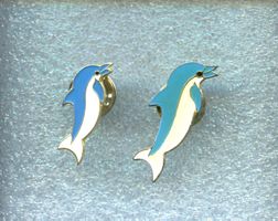 2 Pins  DELFIN