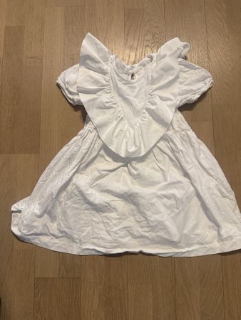Sommerliches Kleid von Zara, Grösse 116 weiss