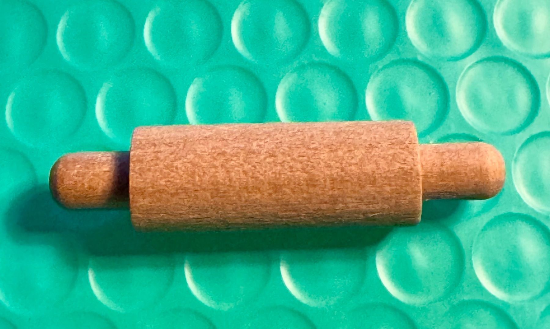 Puppenhäuser & -möbel: Wallholz aus Holz Puppenhaus – Neu und originalverpackt aus Grabs von Puppestuebli