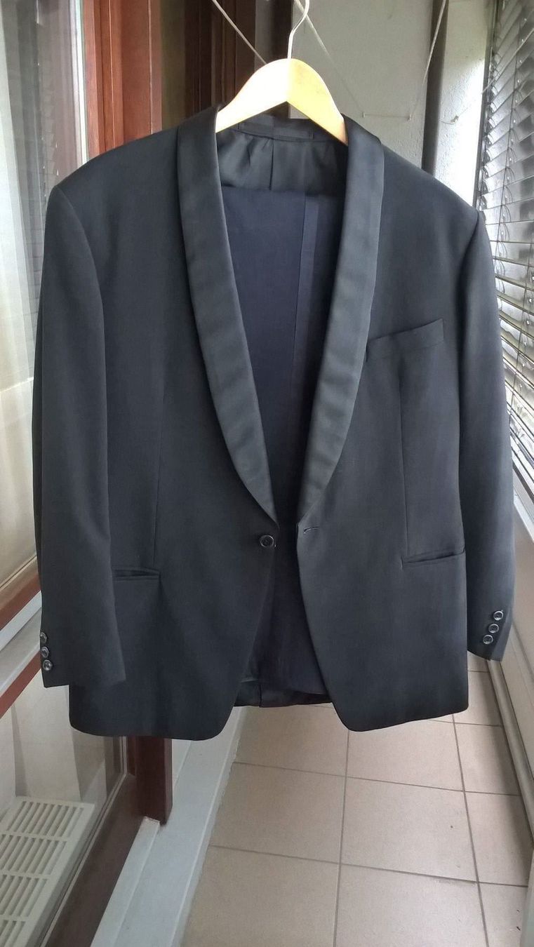 Completi: Anzug CH Fabrikat-Smocking Schwarz – Usato da Arisdorf venduto da comestibles 1
