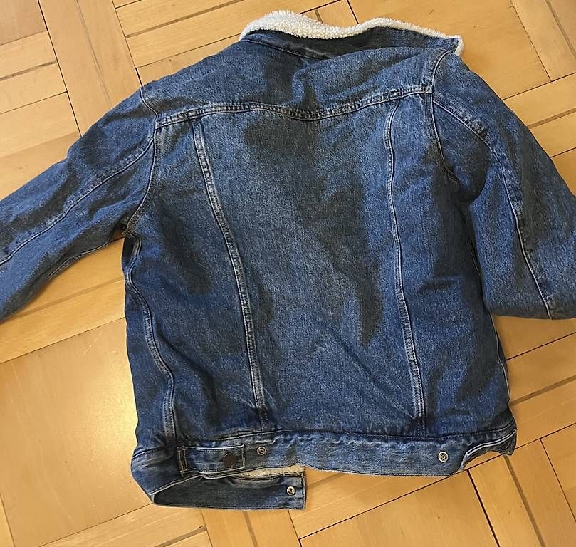 Giacche: Levis flauschige Jeansjacke (mit Teddyfutter) – Usato da Zürich venduto da lin_92hw 3
