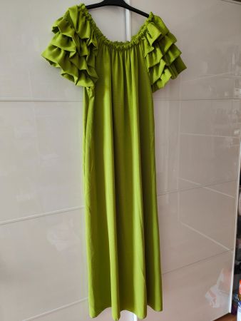 Maxikleid lindengrün, Carmenausschnitt Grösse 42