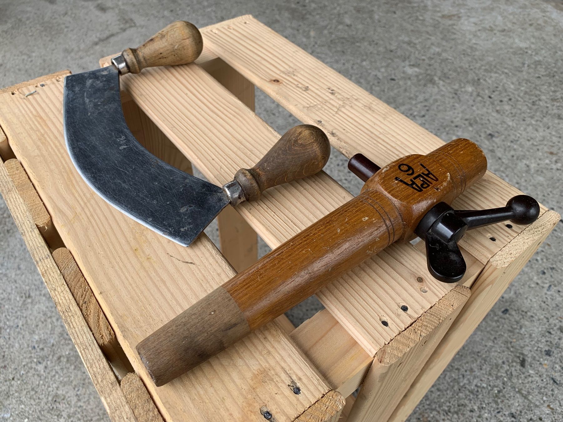 Tutti gli attrezzi: schönes Wiegemesser und Zapfhahn – Usato da Feldbach venduto da Olive1 3