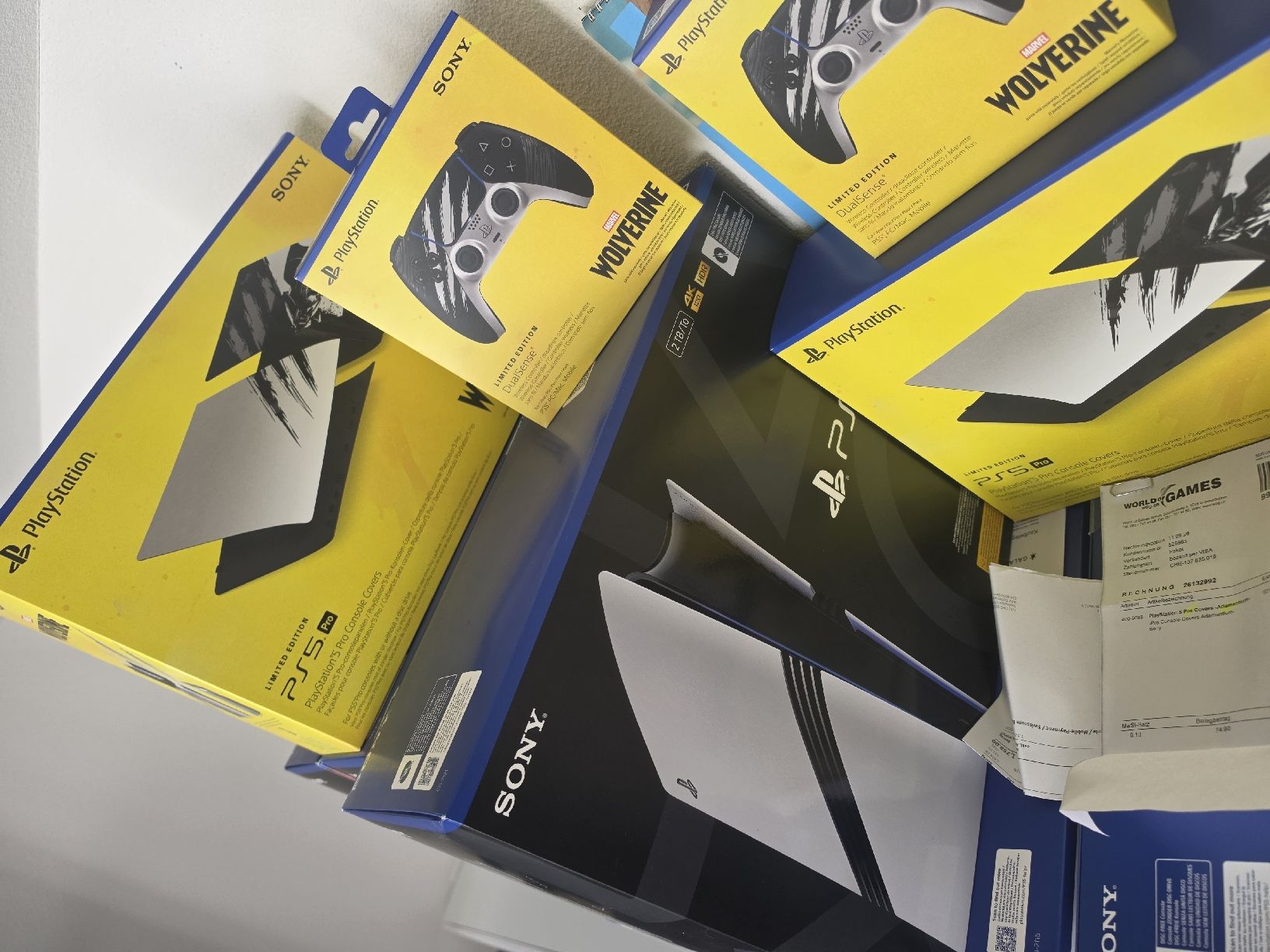 Sony Console: Playstation 5 pro mit  Wolverine Adamantium Controller Cover – Nuovo (secondo la descrizione) da Niederuzwil venduto da mih_b8yt