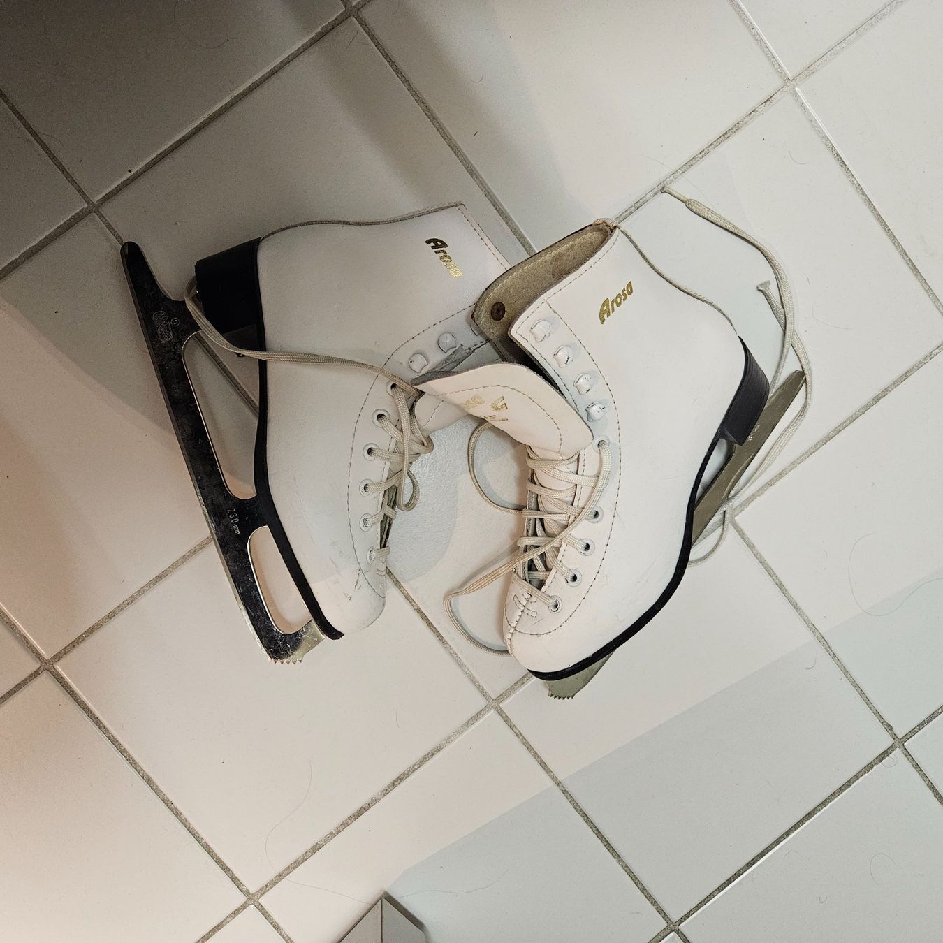 Graf Pattini da ghiaccio: Schlittschuhe Arosa , weiss, Grösse 35 – Usato da Embrach venduto da Lilly2021 1