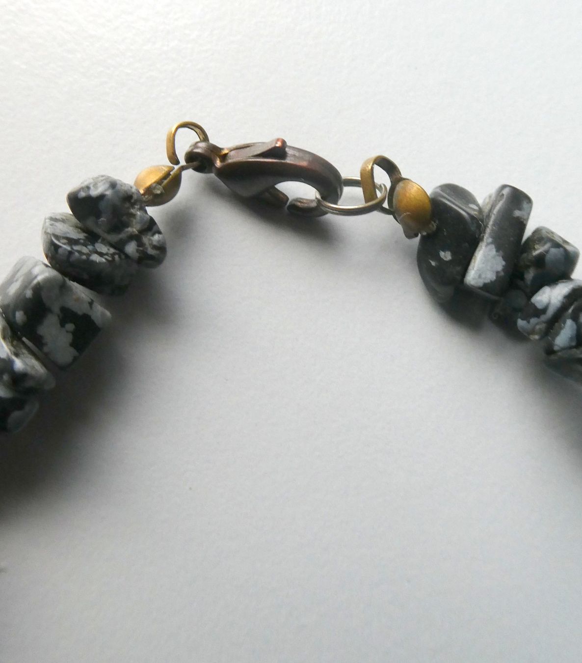 Catenine: Halskette aus Schneeflocken-Obsidian-Splittern – Usato da Frauenfeld venduto da dhour 2