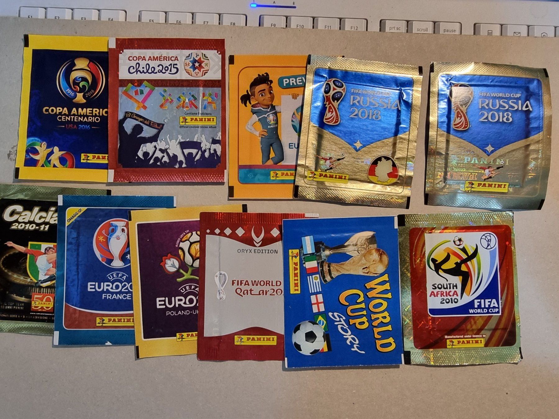 Panini Carte collezionabili: panini viele tüten 2010/2022 etc. – Nuovo e nell'imballaggio originale da Oberglatt ZH venduto da paninistickersworld