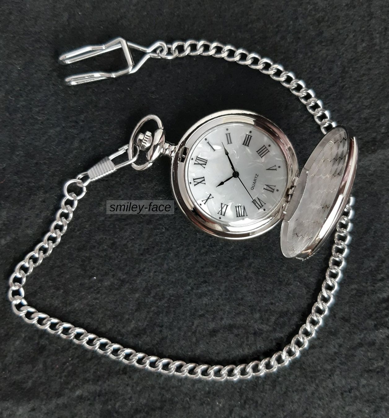 Uhren: NEUE Taschenuhr mit Springdeckel und Kette – Neu und originalverpackt aus St. Margarethen TG von Smiley-Face