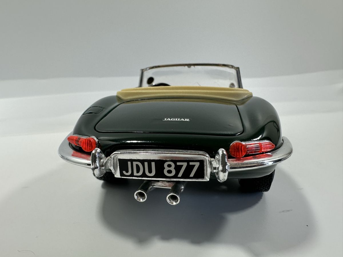 Bburago Modellini d'auto: 1961 Jaguar E Type Cabriolet 1:18, grün, BBURAGO  – Usato da Zofingen venduto da rf9_x2xt 4