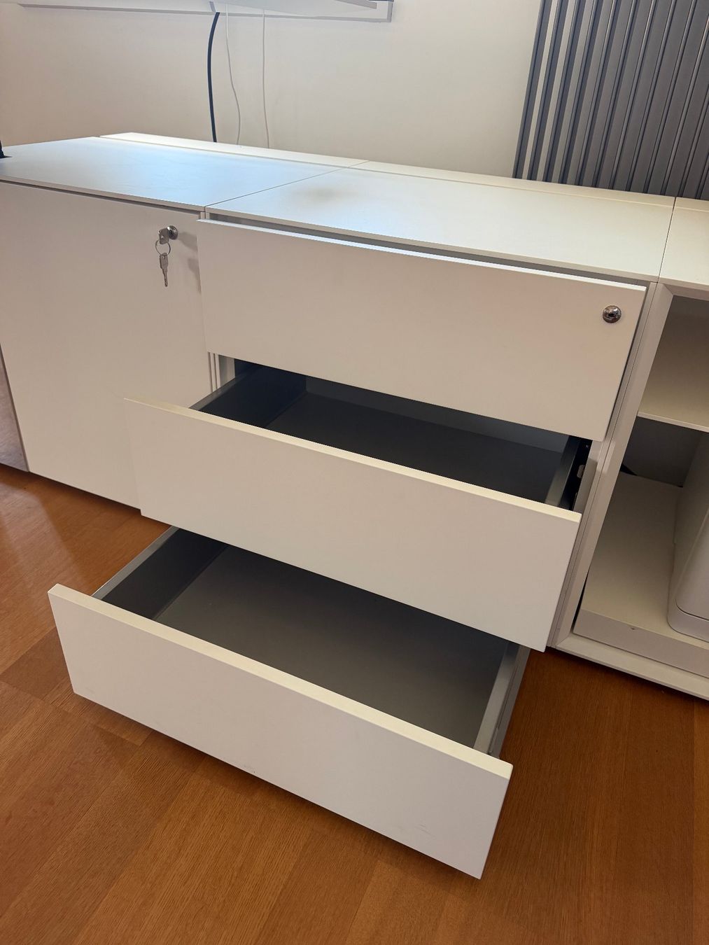Knoll Bureaux: Exec-V Desk von WALTER KNOLL _ Original – D'occasion à Horgen par hol_l5zv 3